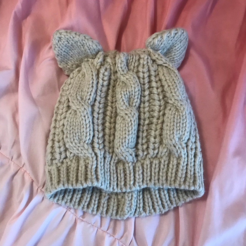 Gray cable-knit beanie with cat ears